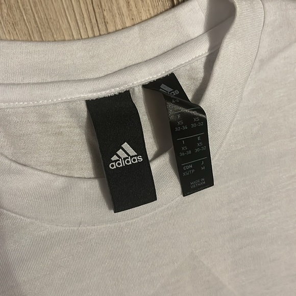 XS Adidas watermark semi crop top - Picture 2 of 4